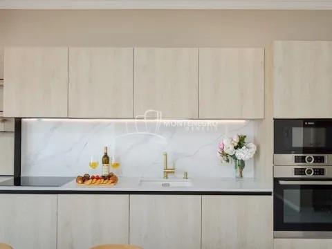 Sale, three bedroom apartment, 158m², Dobrota, Kotor - image 6