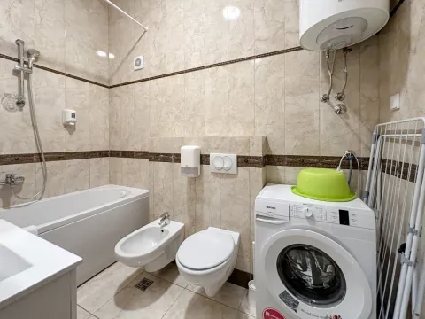 Izdavanje, trosoban stan, 100m², Bečići, Budva - image 8