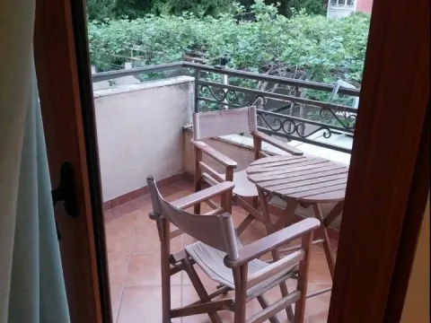Izdavanje, jednosoban stan, 45m², Gospoština, Budva - image 1