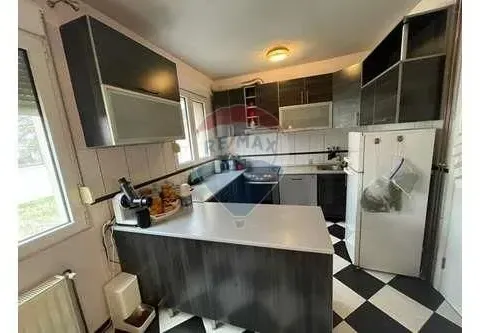 Izdavanje, kuća, 340m², Tološi, Podgorica - image 17