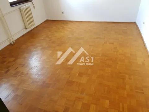 Izdavanje, trosoban stan, 96m², Železnička Stanica, Novi Sad Sve Podlokacije - image 4