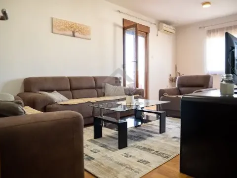 Izdavanje, dvosoban stan, 88m², Tuški Put, Podgorica - image 1