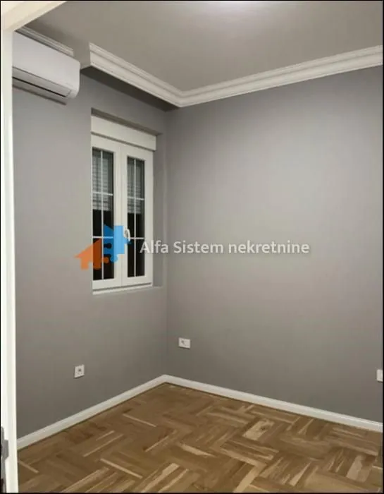 Izdavanje, trosoban stan, 70m², Savski Venac, Beograd