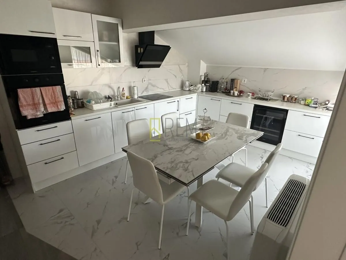 Prodaja, četvorosoban stan, 175m², Meljine, Herceg Novi