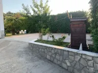 Izdavanje, kuća, 250m², Zagorič, Podgorica - image 11