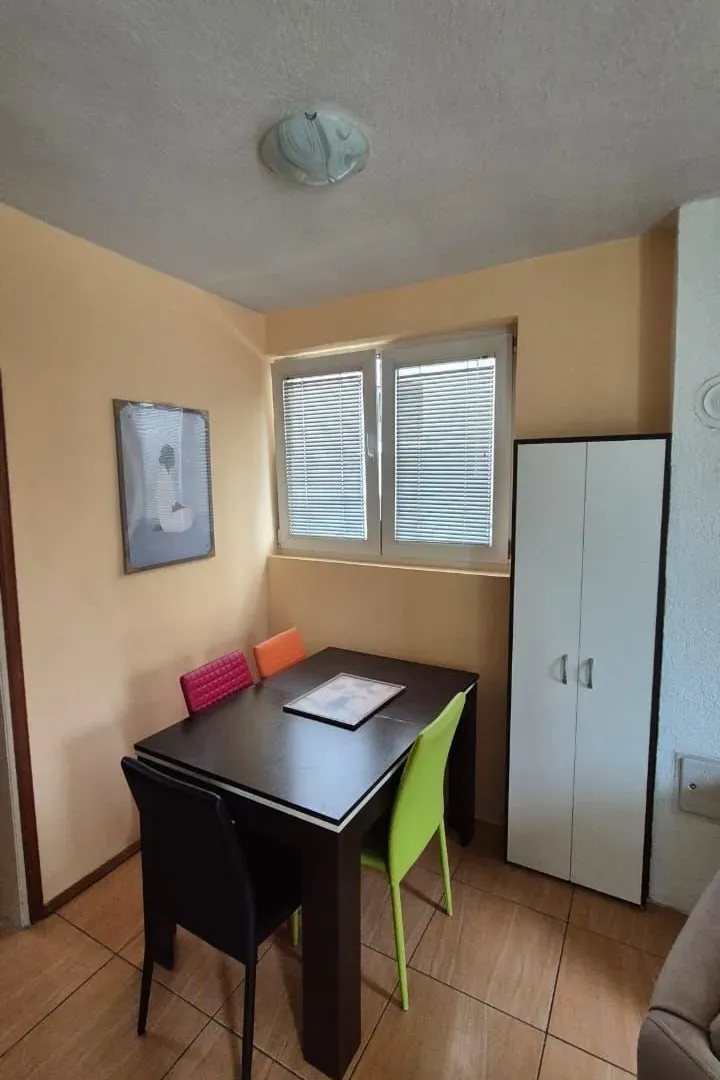 Izdavanje, jednosoban stan, 40m², Gornja Gorica, Podgorica