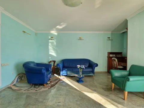 Izdavanje, trosoban stan, 100m², Budva, Crna Gora - image 2