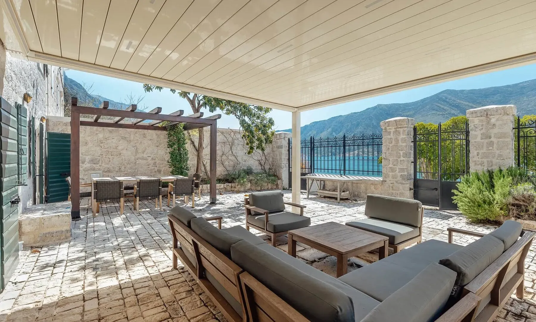 Sale, house, 490m², Dobrota, Kotor