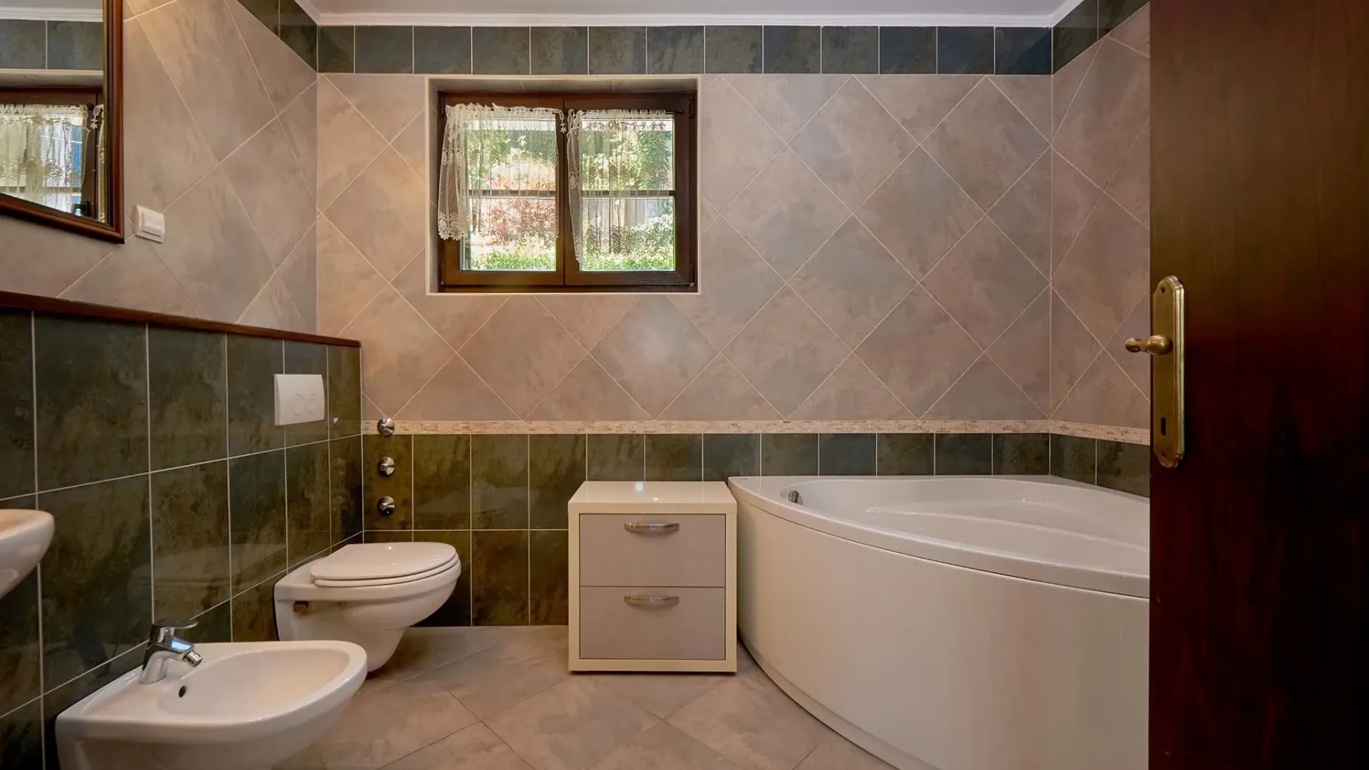 Sale, house, 235m², Kostanjica, Kotor