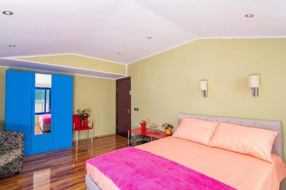 Prodaja, kuća, 280m², Đenovići, Herceg Novi