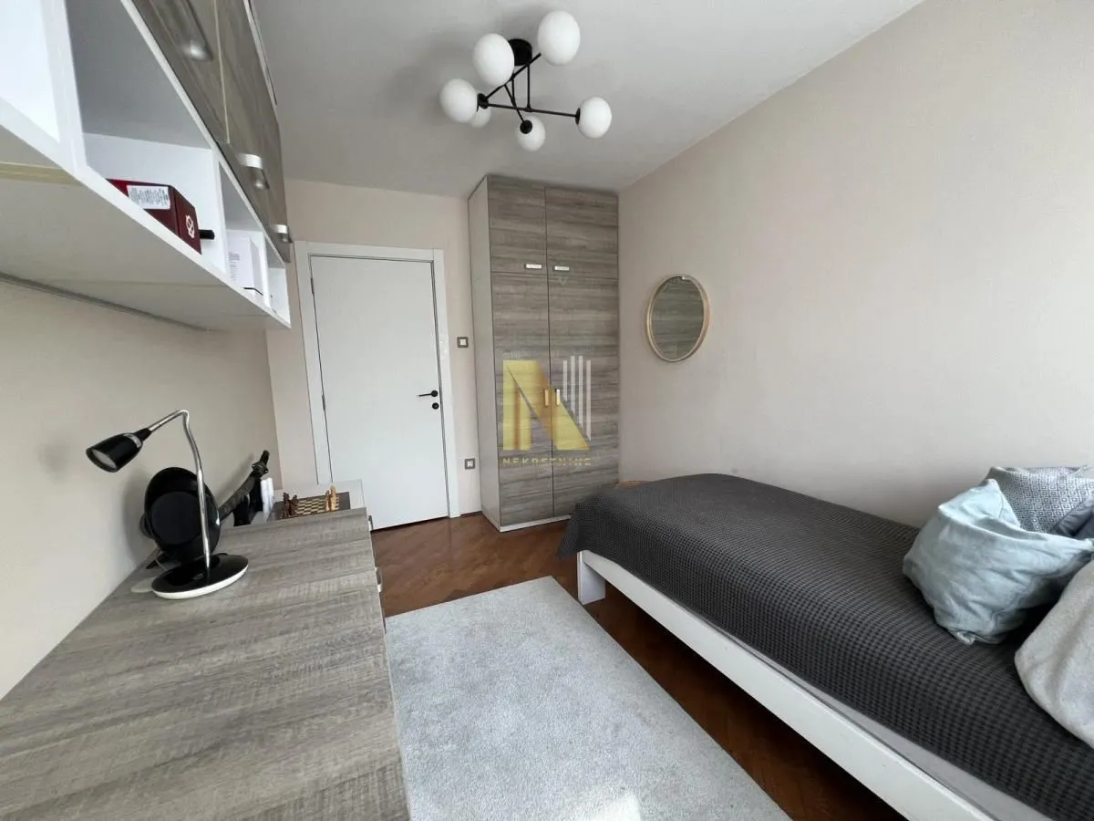 Prodaja, četvorosoban stan, 102m², Cara Dušana, Novi Sad Sve Podlokacije