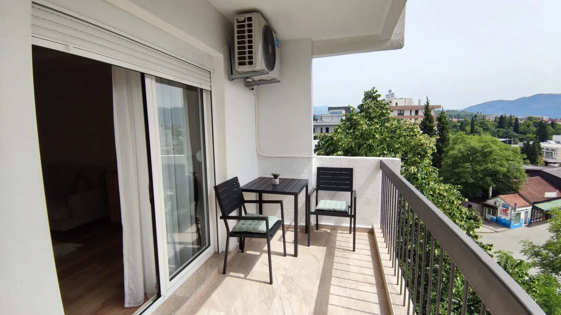 Izdavanje, dvosoban stan, 86m², Centar, Podgorica