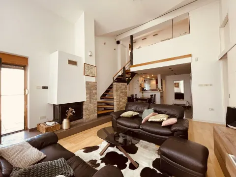 Rent, four bedroom apartment, 118m², Kalenić Pijaca, Vračar Sve Podlokacije - image 2