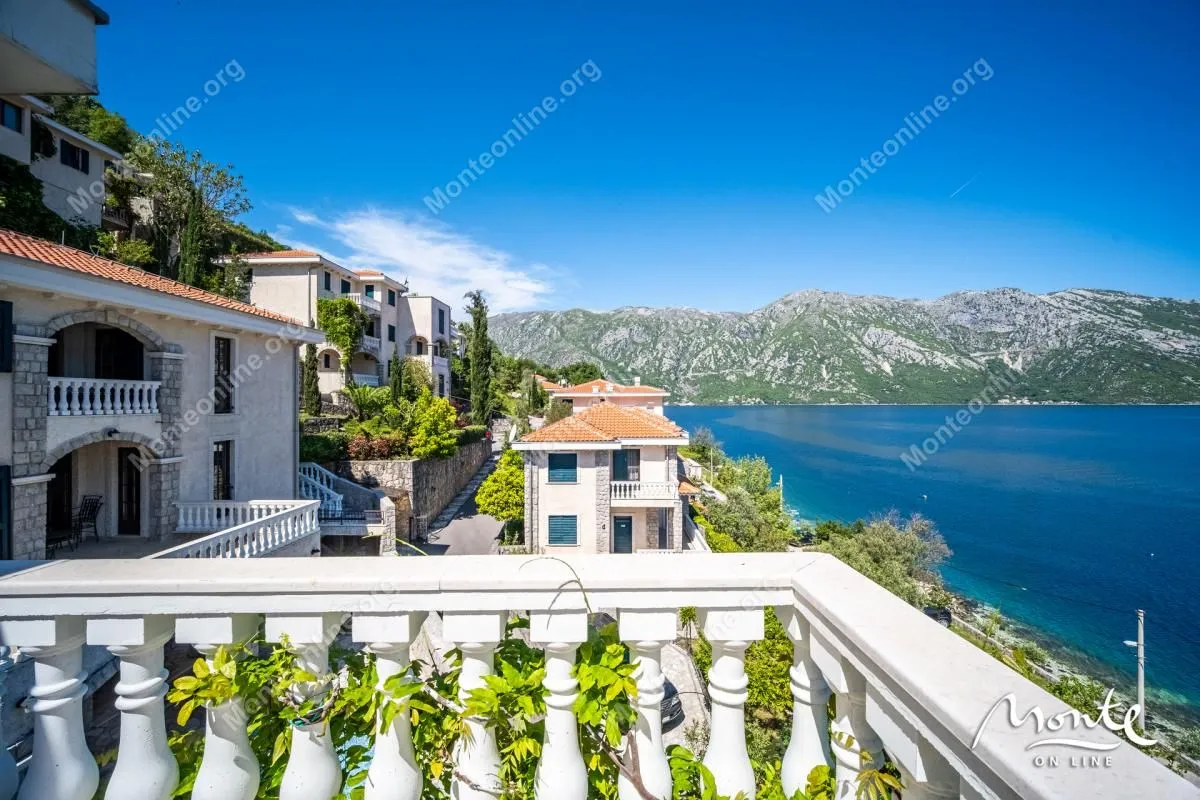 Prodaja, dvosoban stan, 92m², Kostanjica, Kotor