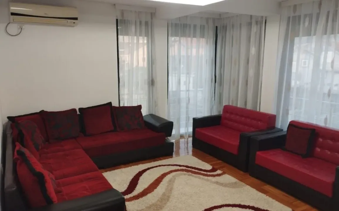 Izdavanje, dvosoban stan, 80m², Stari Aerodrom, Podgorica