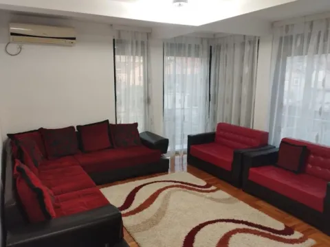 Izdavanje, dvosoban stan, 80m², Stari Aerodrom, Podgorica - image 1