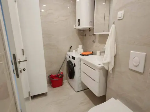 Rent, two bedroom apartment, 60m², Bečići, Budva - image 9