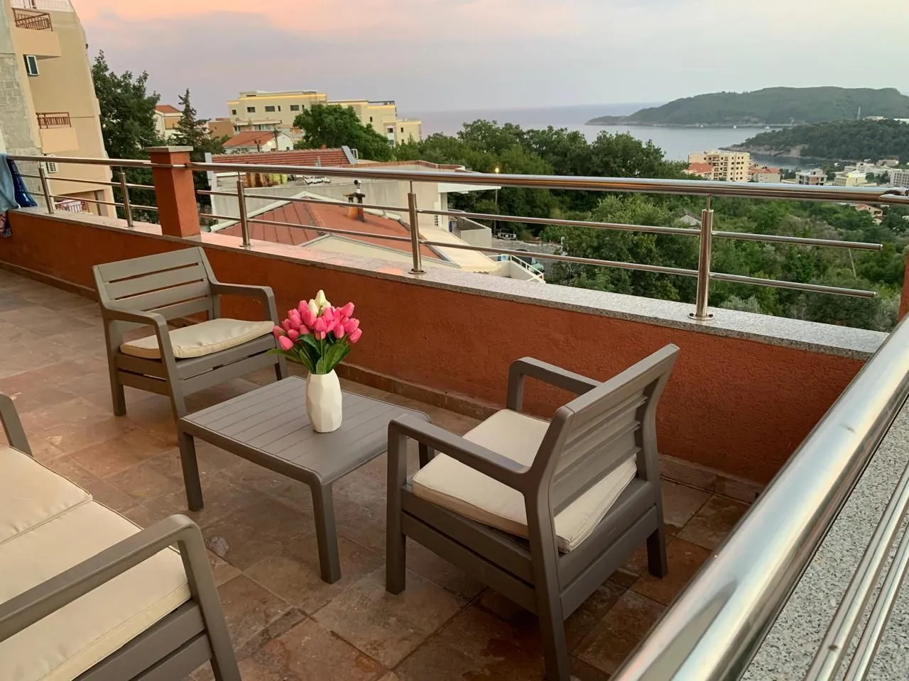 Rent, two bedroom apartment, 73m², Bečići, Budva