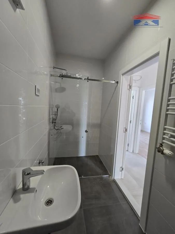 Izdavanje, trosoban stan, 73m², Novo naselje, Novi Sad