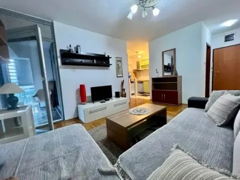 Rent, one bedroom apartment, 42m², City Kvart, Podgorica - image 4
