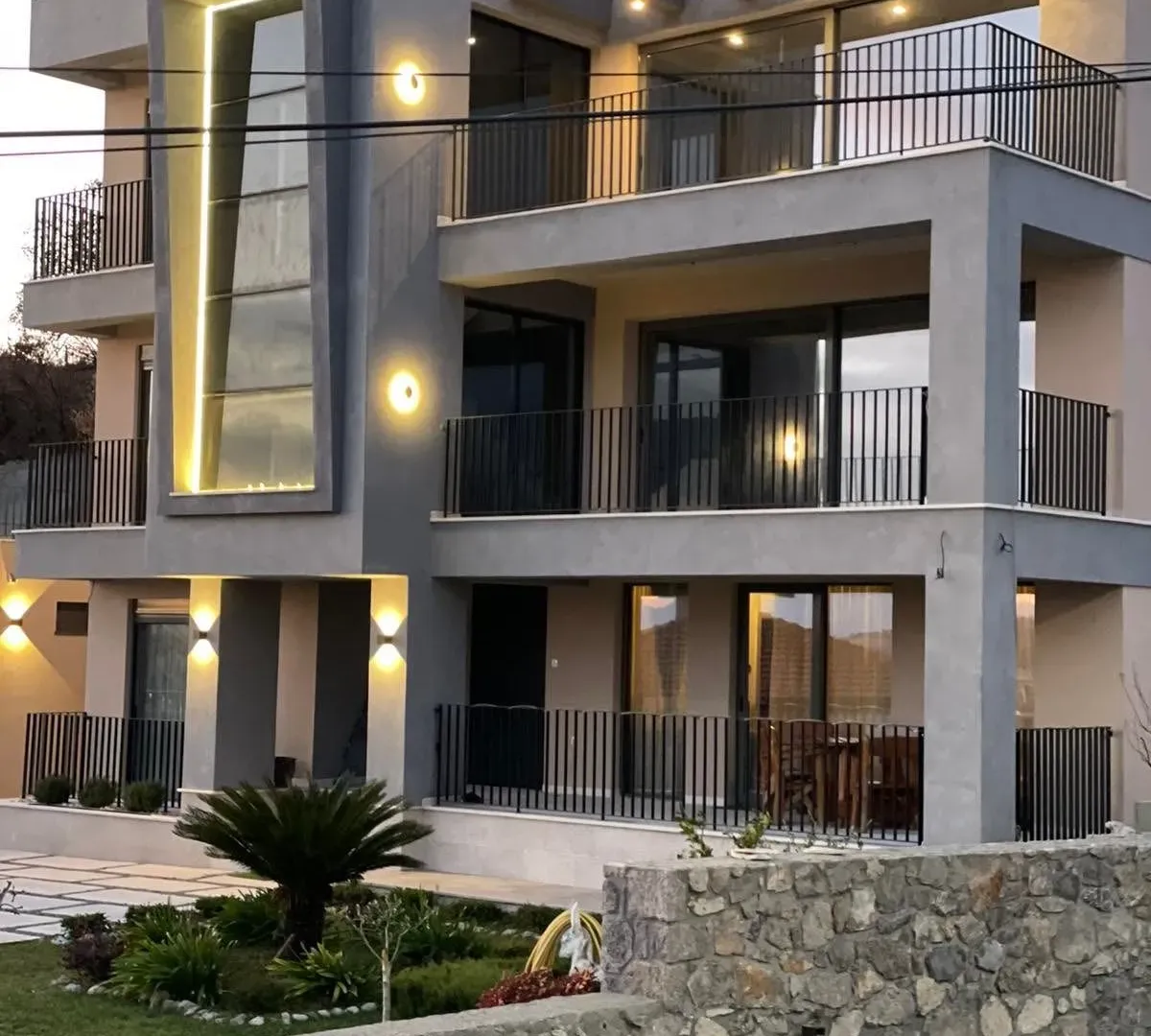 Rent, house, 300m², Vranići, Podgorica