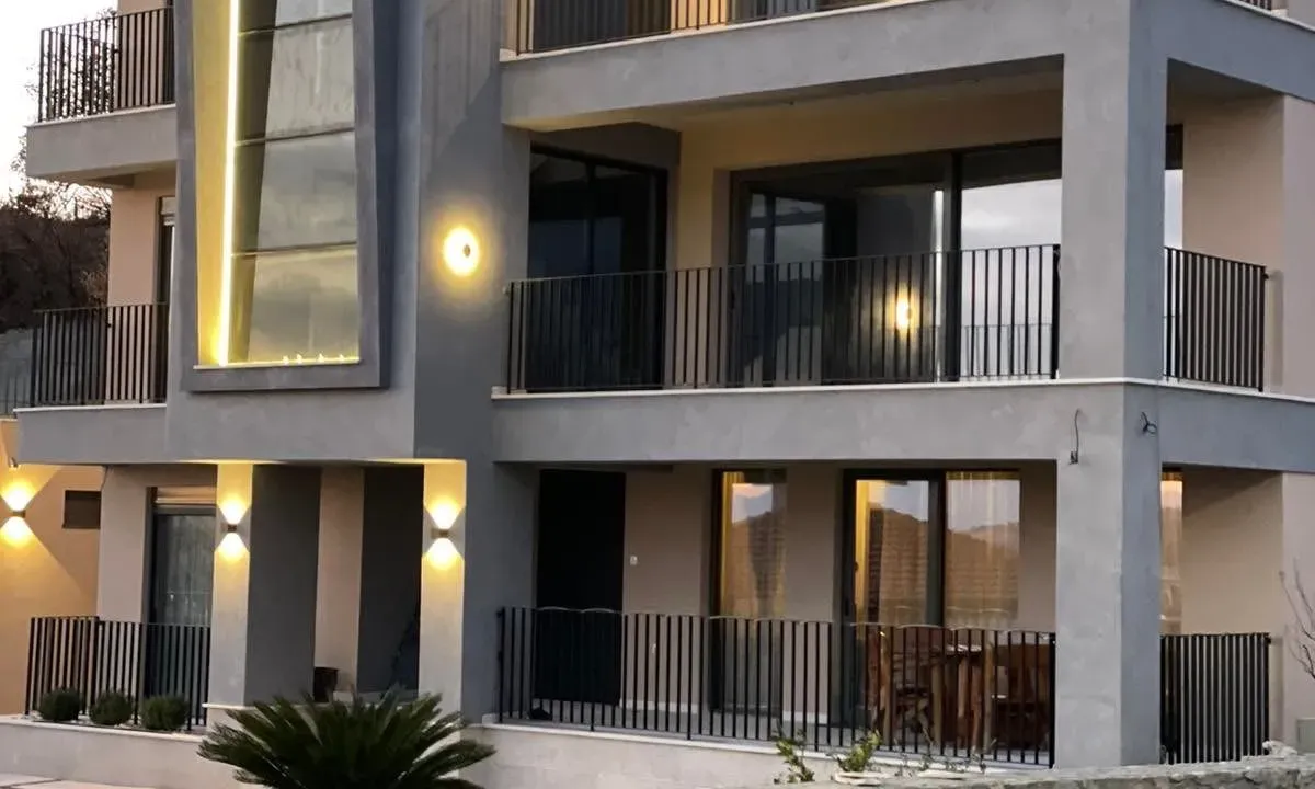 Izdavanje, kuća, 300m², Vranići, Podgorica