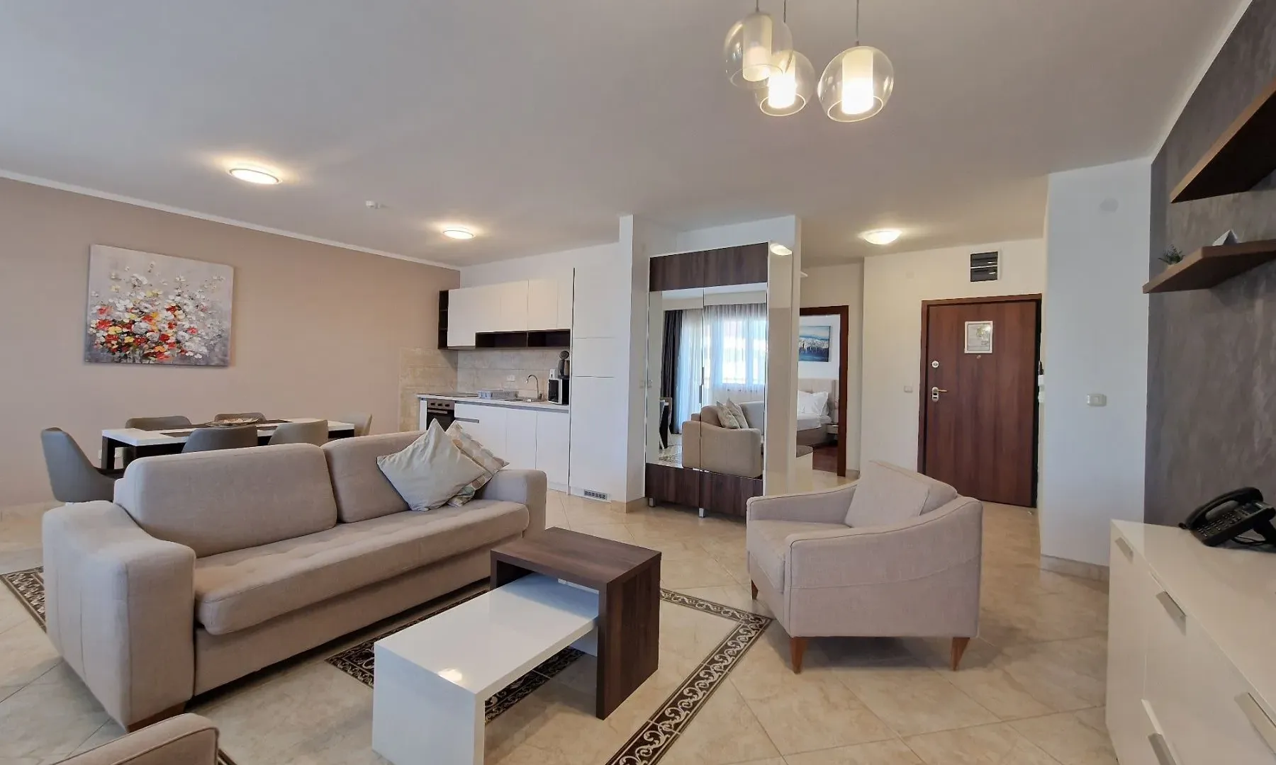 Izdavanje, jednosoban stan, 90m², Bečići, Budva