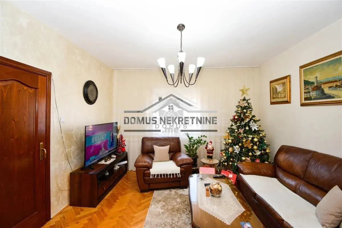 Prodaja, kuća, 230m², Stari Aerodrom, Podgorica