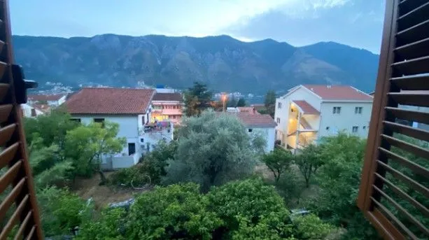 Rent, house, 400m², Dobrota, Kotor