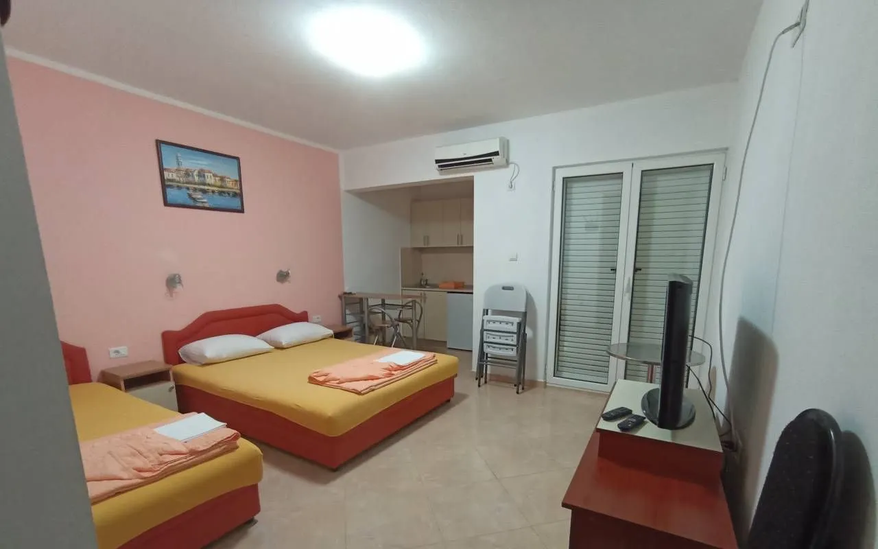 Daily-rent, studio apartment, 20m², Sutomore, Bar