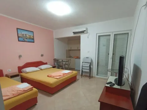 Stan-na-dan, garsonjera, 20m², Sutomore, Bar - image 2