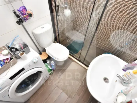 Izdavanje, dvosoban stan, 56m², Blok 6, Podgorica - image 9