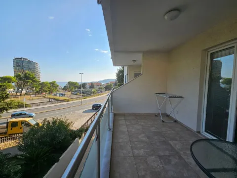 Sale, two bedroom apartment, 90m², Bečići, Budva - image 1