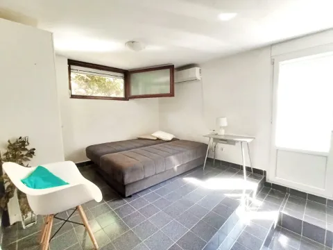 Izdavanje, garsonjera, 25m², Lazi, Budva - image 2