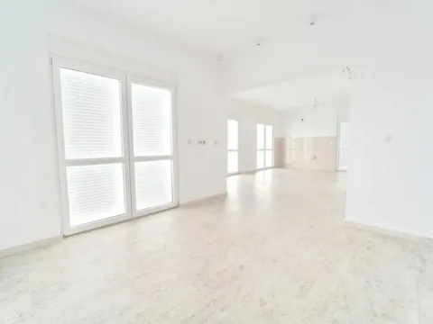 Prodaja, kuća, 184m², Hladna Uvala, Bar - image 10