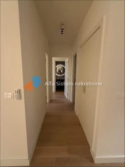 Izdavanje, trosoban stan, 71m², Savski Venac, Beograd
