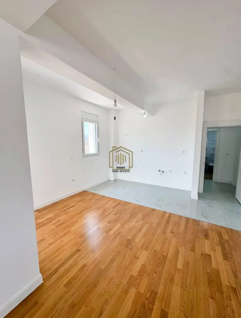 Sale, two bedroom apartment, 74m², Centar, Bar