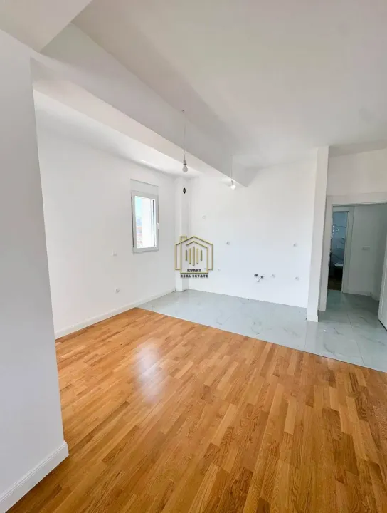 Prodaja, dvosoban stan, 74m², Centar, Bar