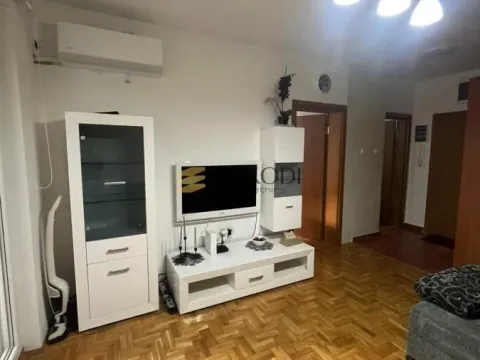 Izdavanje, jednosoban stan, 40m², Bulevar Evrope, Novi Sad Sve Podlokacije - image 3