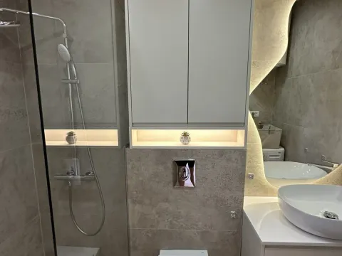 Rent, three bedroom apartment, 90m², Kotor, Crna Gora - image 11