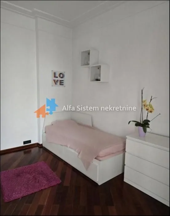 Izdavanje, trosoban stan, 86m², Kalenić Pijaca, Vračar Sve Podlokacije