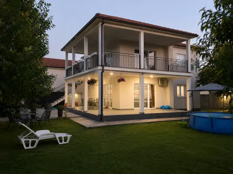 Kuća in Donji Kokoti