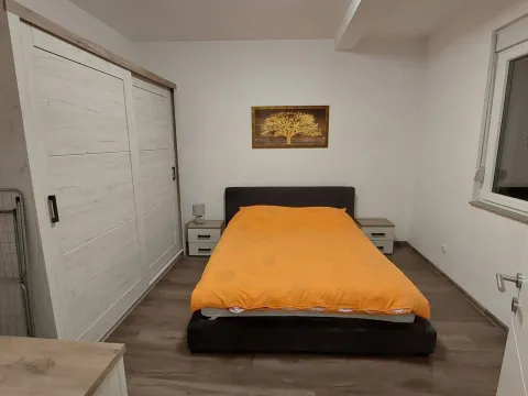 Izdavanje, trosoban stan, 80m², Centar, Loznica - image 6