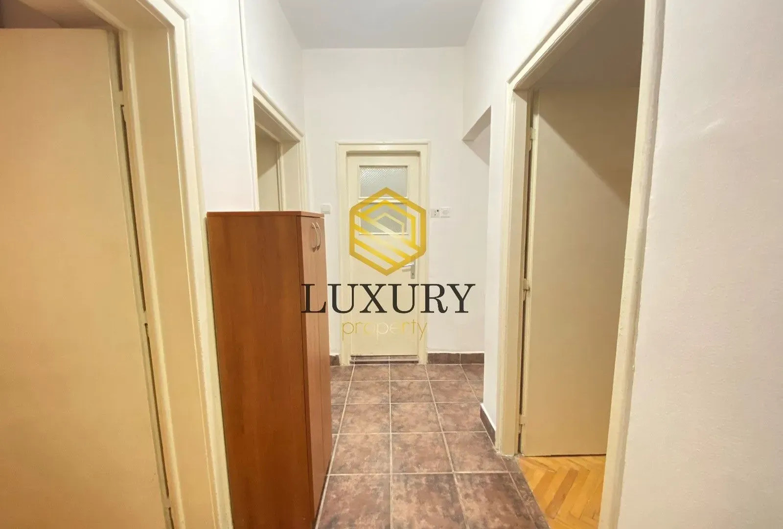 Izdavanje, dvosoban stan, 68m², Centar, Podgorica