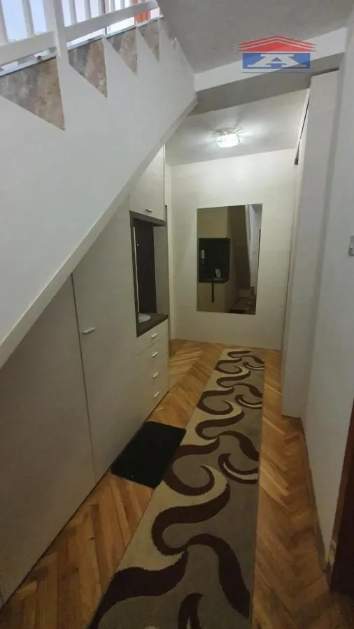 Izdavanje, četvorosoban stan, 101m², Novo naselje, Novi Sad