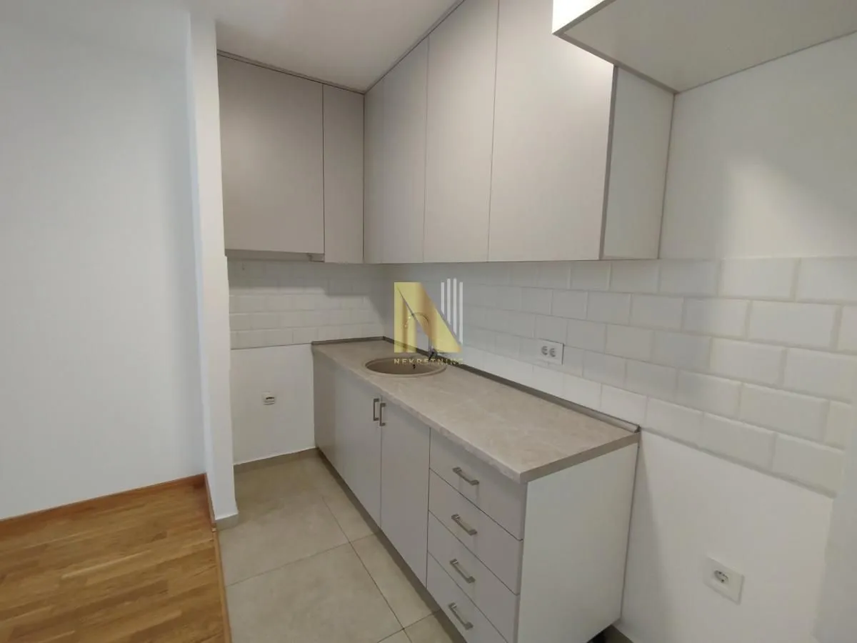 Izdavanje, dvosoban stan, 61m², Socijalno, Novi Sad Sve Podlokacije