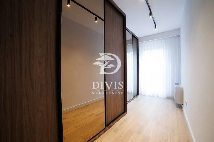Izdavanje, trosoban stan, 130m², Crveni Krst, Beograd