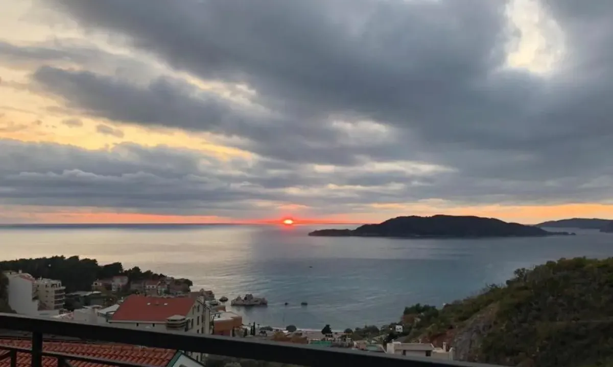 Prodaja, dvosoban stan, 120m², Sveti Stefan, Budva