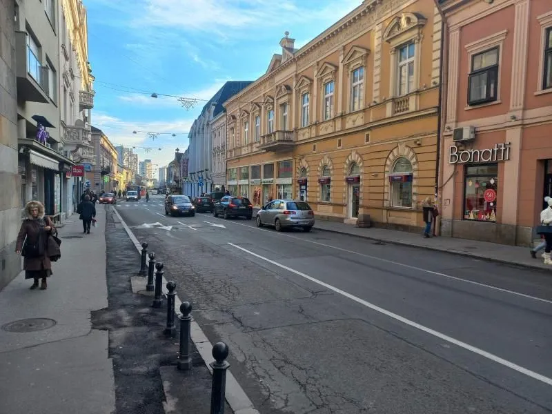 Izdavanje, poslovni prostor, 1600m², Zemun Centar, Zemun Sve Podlokacije