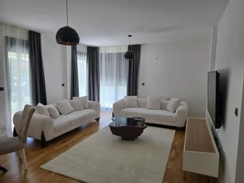 Izdavanje, dvosoban stan, 100m2, Nova Dalmatinska, Podgorica Izdavanje, dvosoban stan, 100m2, Nova Dalmatinska, Podgorica